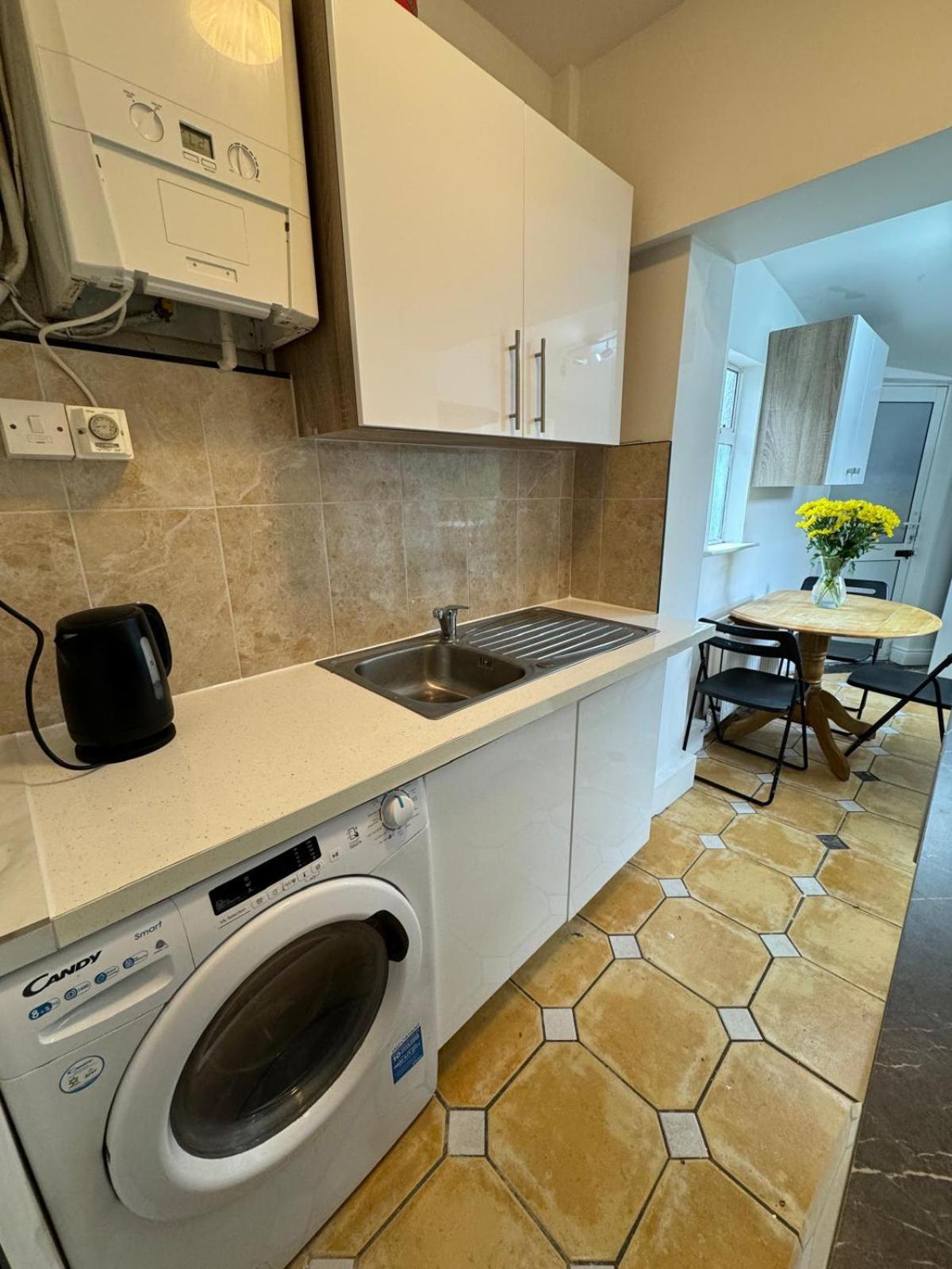 Nice Triple Room At 2 Iveragh Rd-7 Dublin Exteriör bild