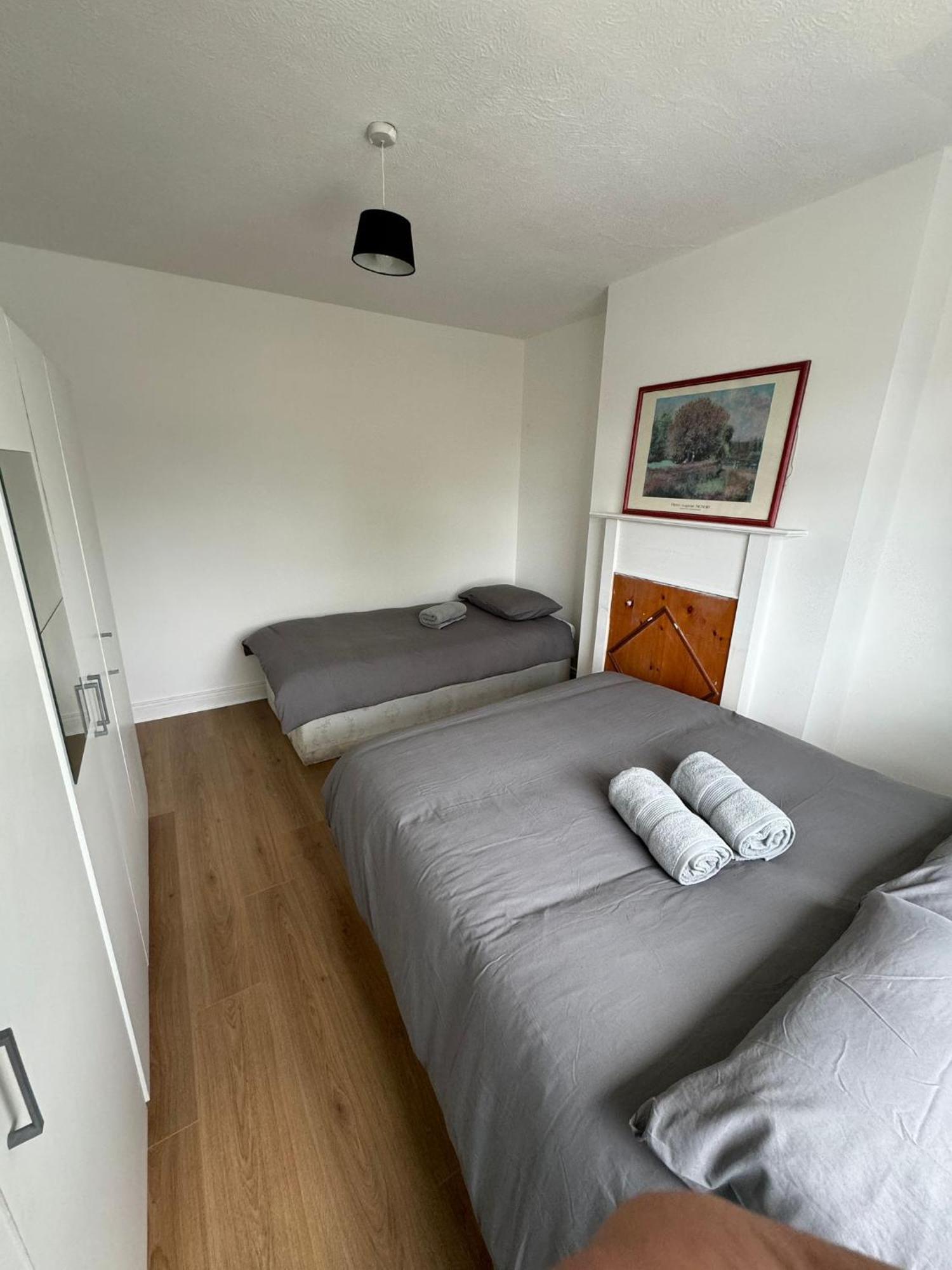 Nice Triple Room At 2 Iveragh Rd-7 Dublin Exteriör bild